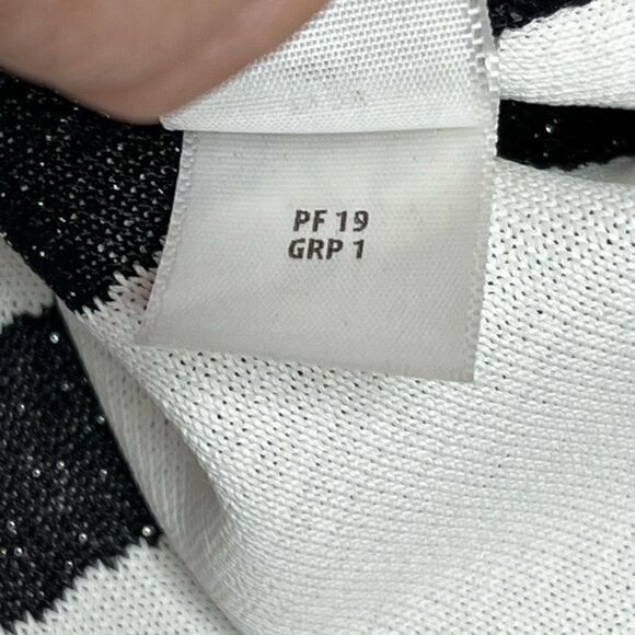 St. John metallic zebra print oversized cardigan size M - Picture 15 of 16